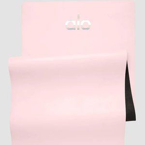 ALO WARRIOR MAT (POWDER PINK) & DUALITY YOGA STRAP